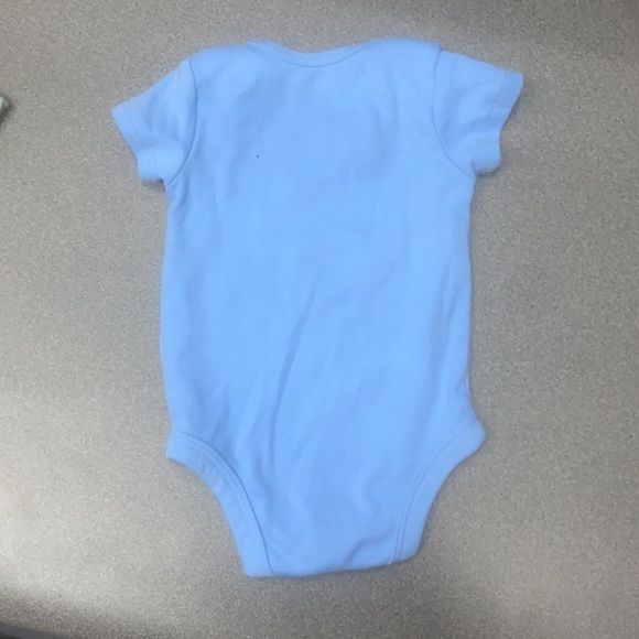 2 0-3 month onesies with hand knitted new born hat - Picture 7 of 9